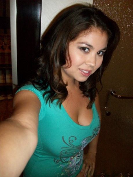 Solo girl Mai takes selfies of her big boobs and butt plus her trimmed snatch 79104125