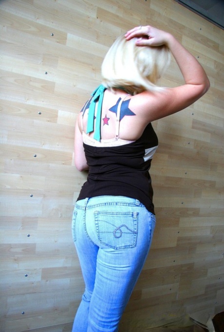 Blue-eyed blonde Leeann uncovers her big natural tits in white panties 80528920
