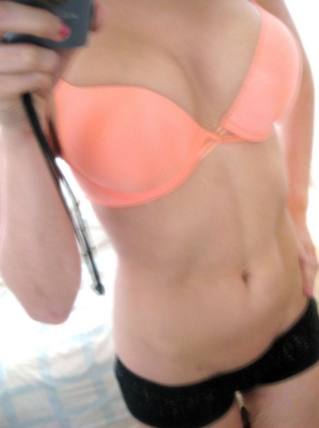 Adorable teen Diddylicious removes her brassiere while taking mirror selfies 89261573
