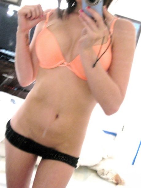 Adorable teen Diddylicious removes her brassiere while taking mirror selfies 89261573