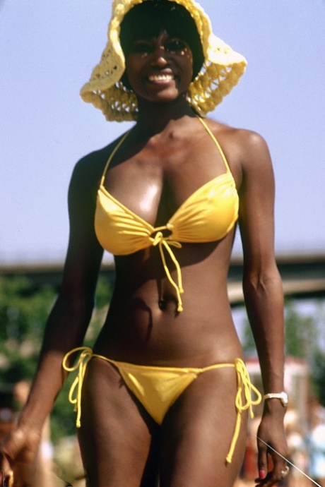 Black female in sunhat and bikini heads into the bushes to pose naked 75757192