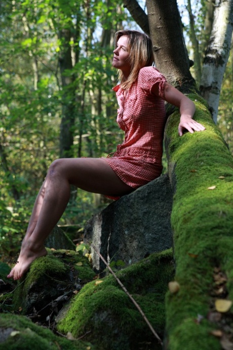 Young girl and her boyfriend had sex in a mature forest away from civilization 23883264