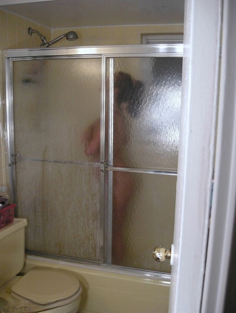 Leggy amateur Lavender Rayne gets caught in the bathroom while totally naked 50595094