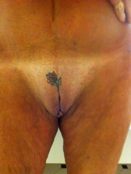 Dirty amateur granny shows her sexy naked body and kisses a young stud 95346095