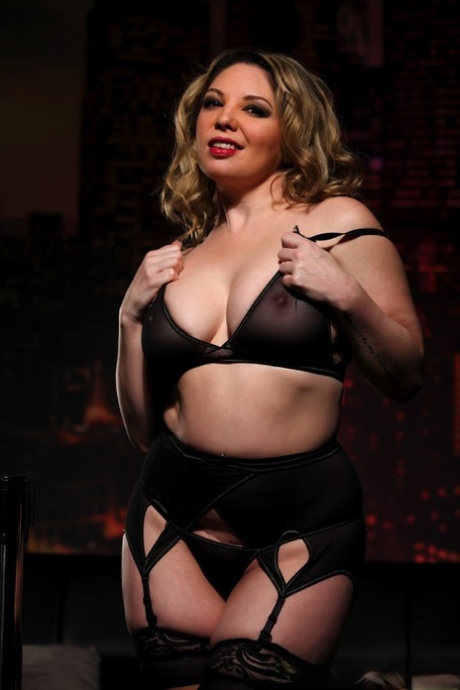 Thick middle-aged lady Kiki Daire plays with her nipples while getting dressed 52903529