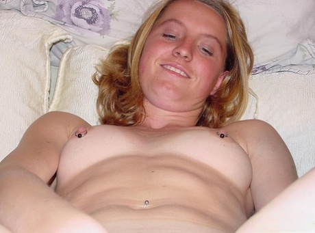 Barely legal girl masturbates with a vibrator before giving oral sex 69946951