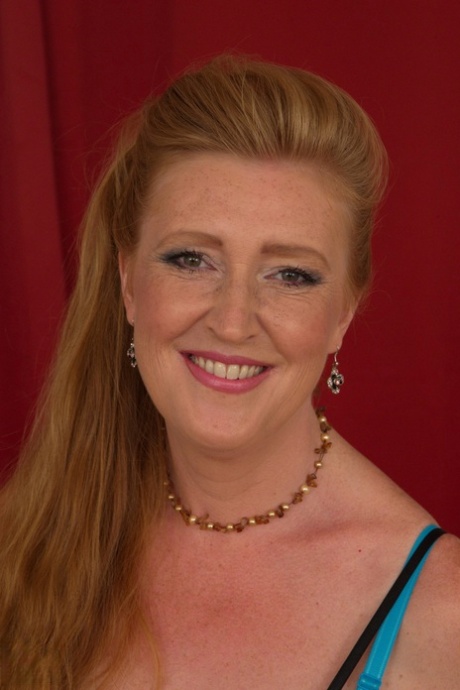 Mature redheaded women dildos her trimmed pussy in tan stockings 57650347