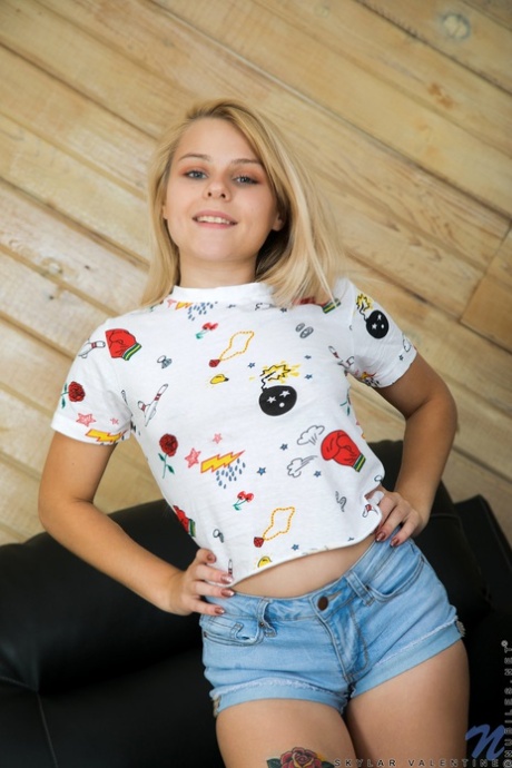 Charming young blonde Skylar Valentine bares her phat ass before dildoing 67578064