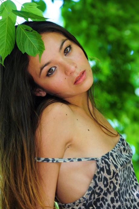 Pretty teen Fedra A highlights her hot ass while naked under a tree 92196486
