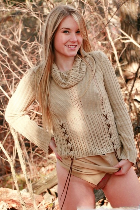 Beautiful blonde Jewel exposes herself while in a public park 39052079