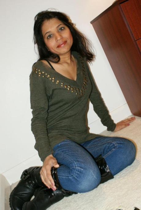 Indian MILF Kavya Sharma bares her natural tits before showing her bald cunt 14341061