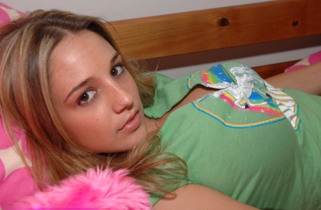 Caucasian amateur Nikki Sims shows her tattoos during non nude action 40603281