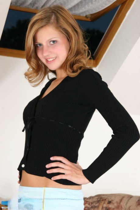 Sweet teen Steffi strips off her clothes in a pair of point heels 33291694
