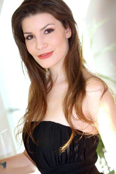 Pale girl Sindy Black shows lots of leg in a black dress before having sex 39555149