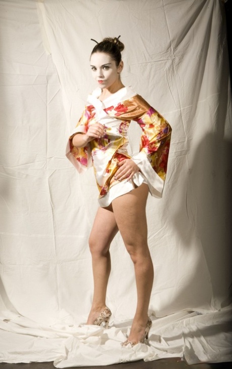 Solo girl Bianca Casanova gets naked in heels while sporting the Geisha look 66067094