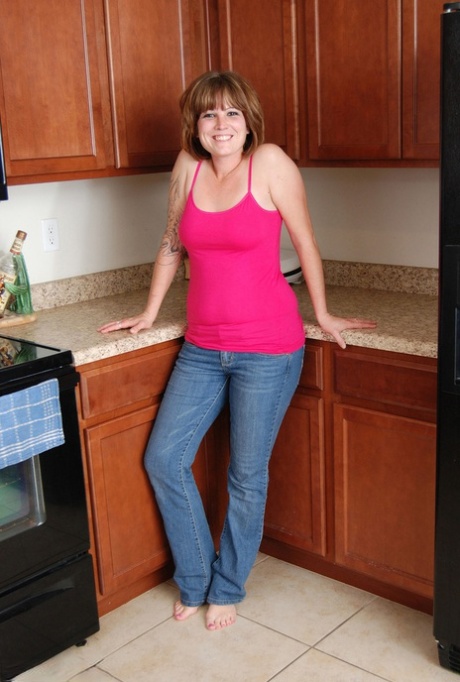 Redhead amateur Misty B gets completely naked in her kitchen 78461272