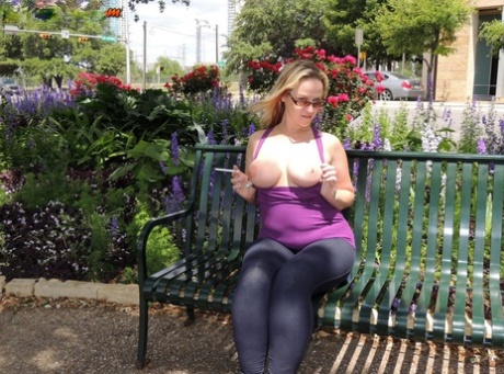 Thick amateur Dee Siren flashes in public before fisting her horny cunt 27258570