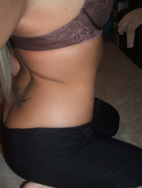 Blonde teen gets butt naked during a steamy self shot performance 21504157
