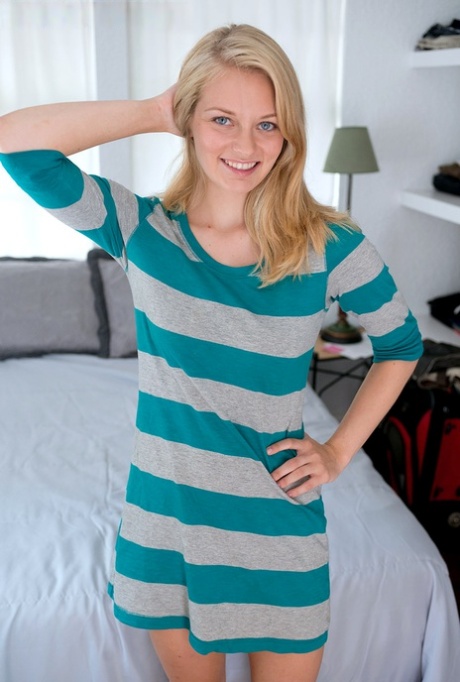 Blue-eyed blonde Alli Rae has her boobs and pussy sucked on by a man friend 80096056