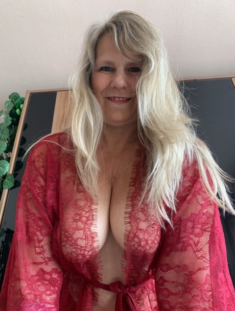 Mature blonde amateur Sweet Susi doffs a robe to pose nude in white stockings 54318068