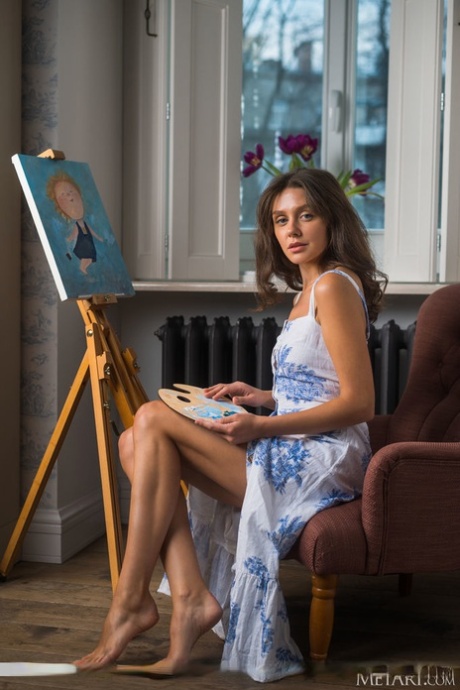 Barefoot teen Tina Reese doffs her dress to pose nude after painting 27016796