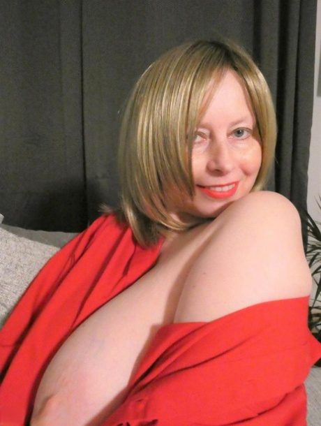 Overweight amateur Posh Sophia flashes her big butt and boobs 53926951