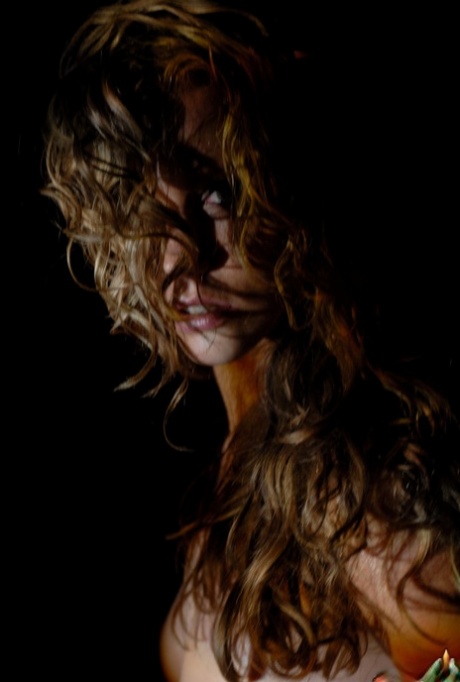 Hot girl with wavy blonde hair poses in the nude at night 52898139
