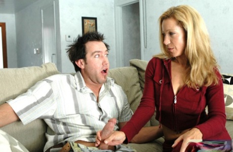 Blonde cougar Kimmie Morr receives an open mouth cumshot after a fuck 23890675