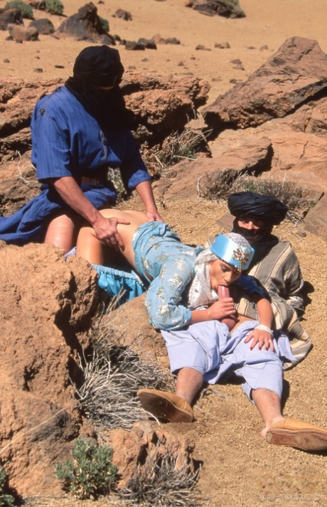 Caucasian female Julia Spain does a DP in the desert while in cosplay attire 80377199