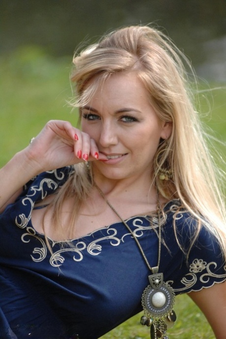 British amateur Hayley Marie Coppin exposes herself in a public park 31295144