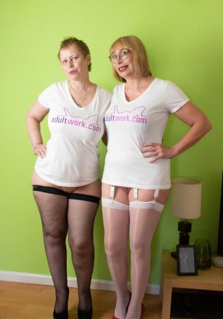 Mature woman Posh Sophia and her girlfriend deliver a double blowjob 73559323
