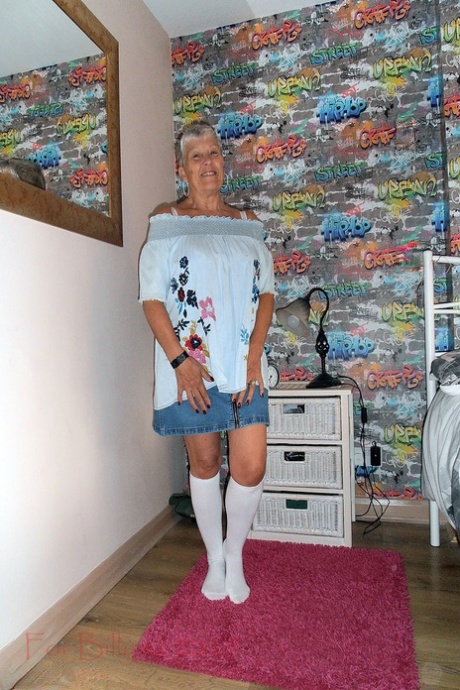 Silver haired granny Savana strips down to white knee socks in her bedroom 82259866