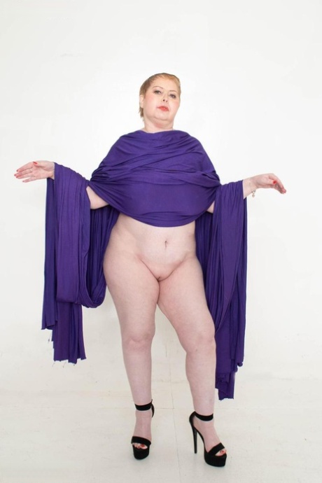 Fat amateur Posh Sophia & her nude girlfriend get wrapped in a swath of fabric 82321039