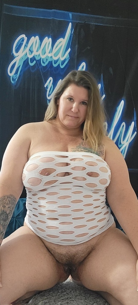Fat amateur Busty Kris Ann finger spreads her natural pussy during solo action 66850088