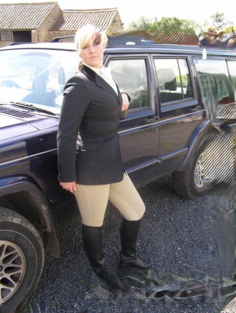 Amateur woman Samantha discards riding clothes to get naked on a tack box 14294157