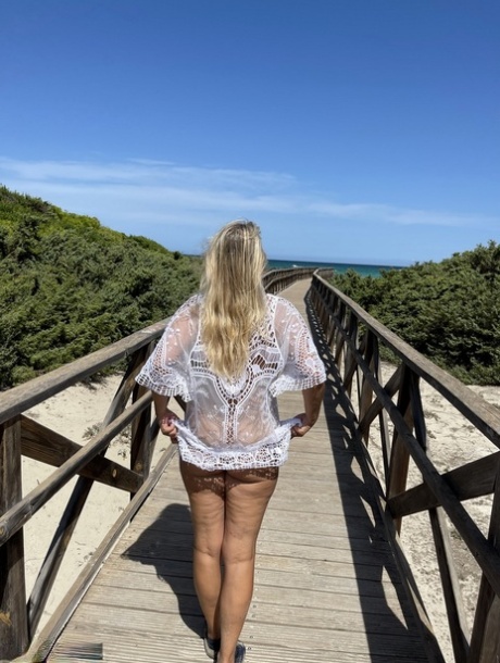 Middle-aged blonde Sweet Susi exposes herself at a public park 88284892