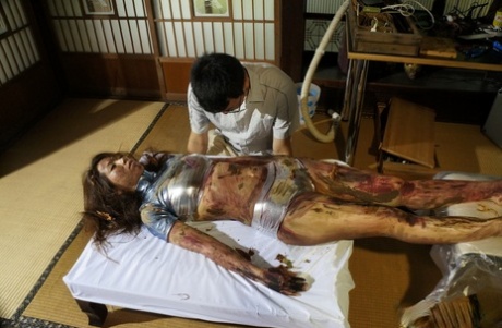Japanese chick Ai Mizushima is reanimated thanks to a mad scientist 11525845