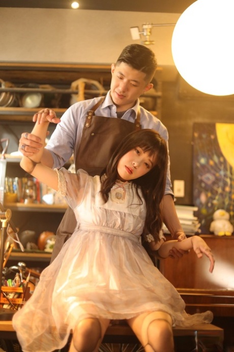 Adorable Chinese doll Yuli has sexual intercourse with a master craftsman 53528223