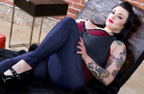 Tattooed goth on the heavy side of the scales sucks cock before and after sex 41701565