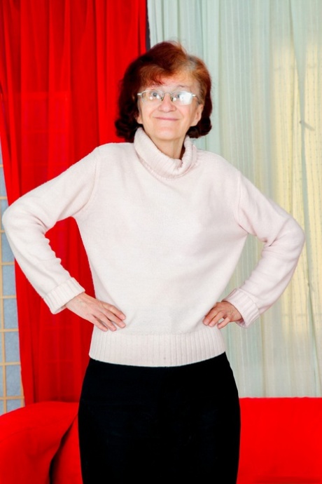 Redhead granny with tiny tits removes glasses before hardcore fucking 65253663