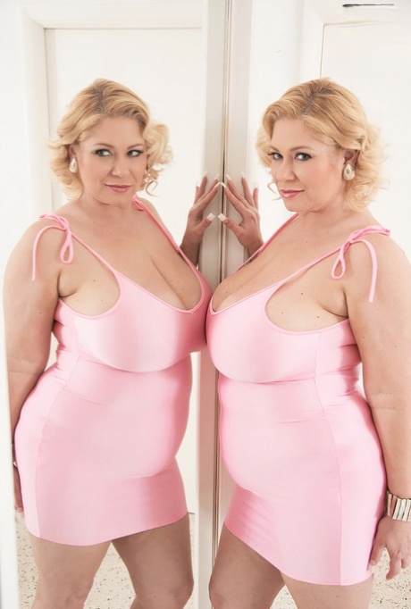 Blonde BBW Samantha holds her large breasts while licking a mirror 33092484