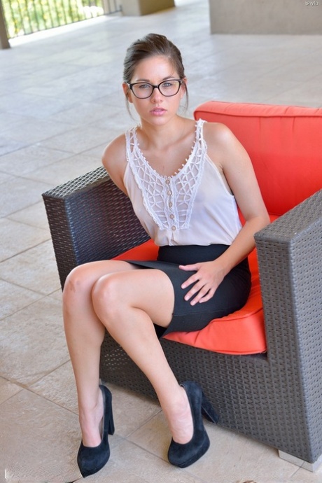 Glasses wearing nerd spreading legs for stretching and fisting of pink cunt 40682956
