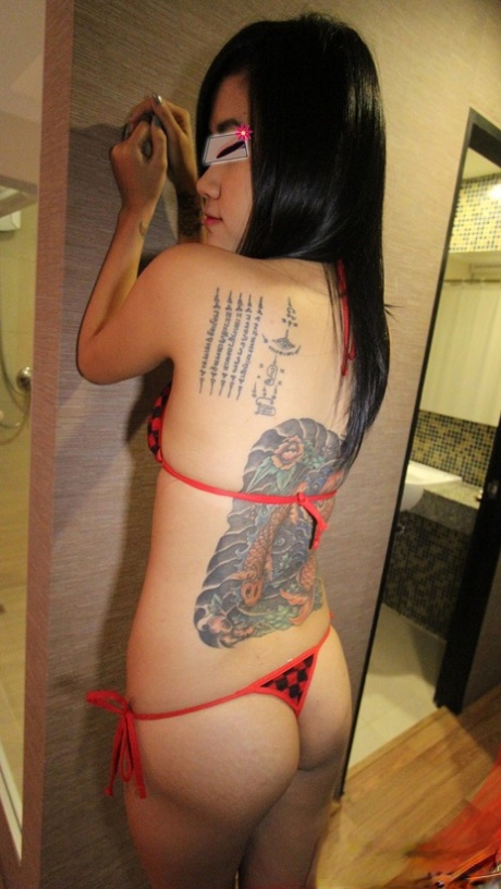 Young Thai girl with braces Gaya has sex on a bed with a foreigner 80040317