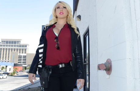 Blonde girl Kagney Linn Karter is posing naked in her glasses 94948250