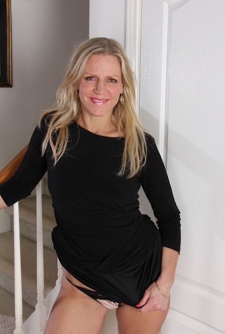 Big tits milf with blonde hair Tabitha Green spreads her legs wide open 62068356