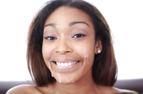 Ebony amateur girl Vivica Johnson dose an first class blowjob 73765811