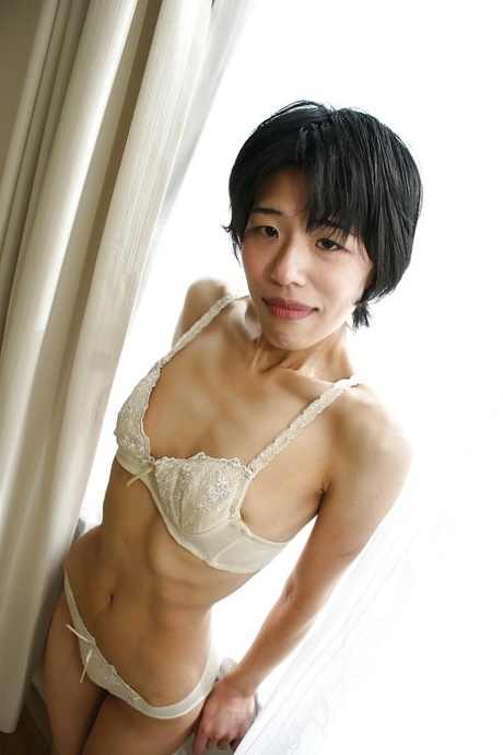 Japanese Skinny Milf - Skinny Asian Porn Pics & MILF Sex Photos - ExclusiveMilf.com