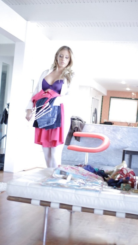 Pics of teen babe Samantha Saint looking mightily fine in pantyhose 26213462
