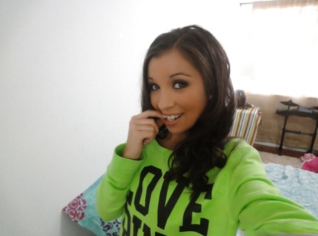 New self shot picture gallery compliments of Latina babe Sasha Hall 71196994