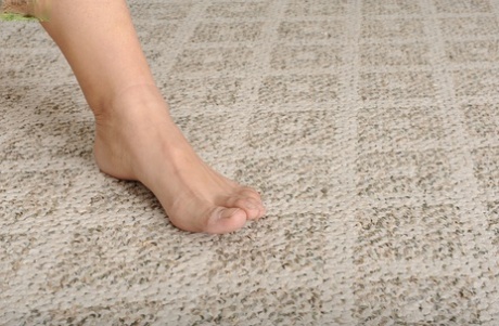 Mature mom Lexi Hunter posing barefoot and spreading hairy twat 58669304